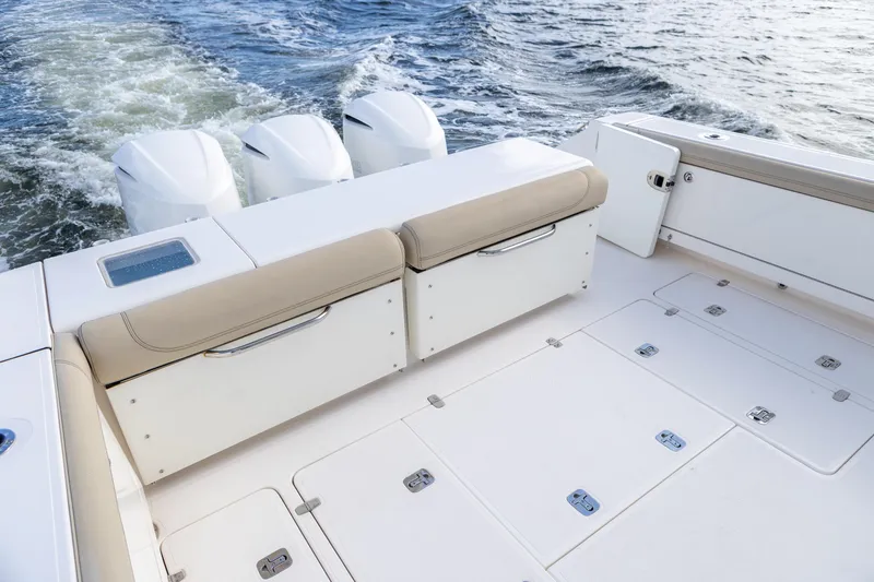 Tracker Yacht Photos Pics Pursuit 38 TRACKER - Cockpit