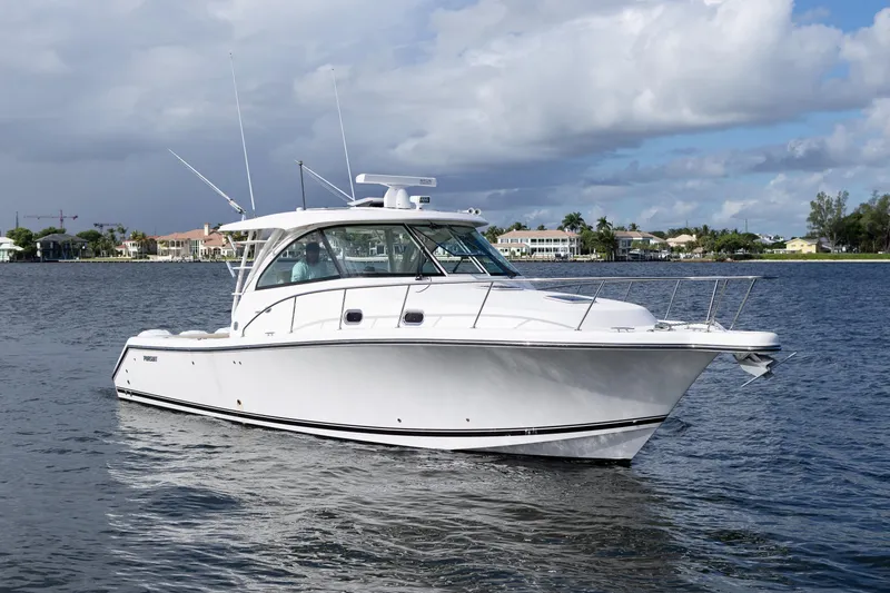 Tracker Yacht Photos Pics Pursuit 38 TRACKER - Starboard Bow Profile