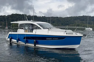 Sealine C335