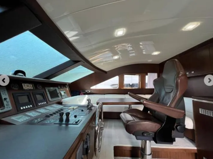  Yacht Photos Pics Luxurious helm of 2008 Horizon Elegance 90 Mega yacht with leather captain's chair.