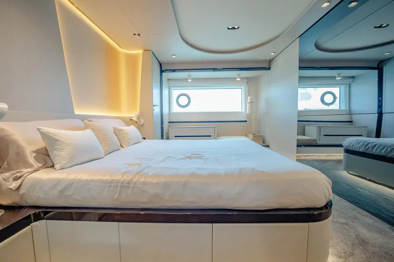 Transcendence Yacht Photos Pics 