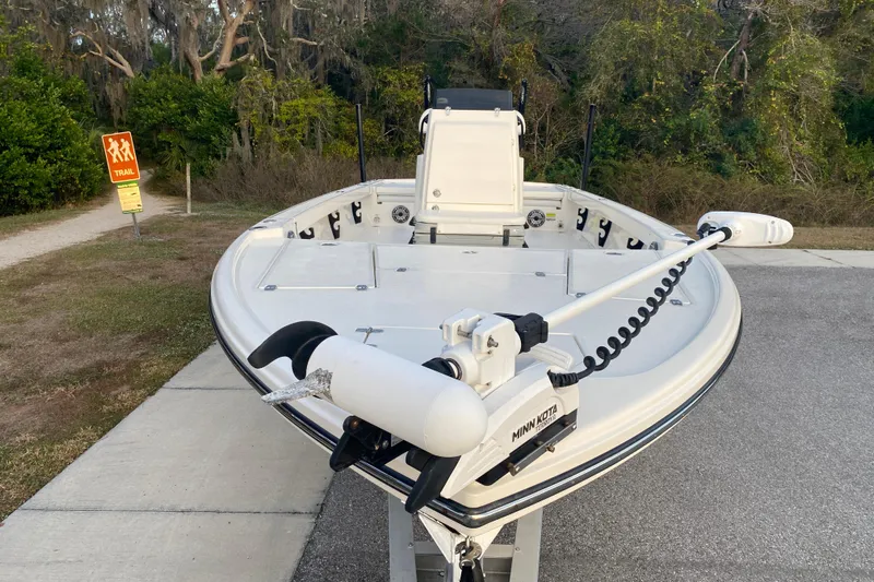  Yacht Photos Pics 2020 Pathfinder 2500 Hybrid boat with Minn Kota motor on a trail background.