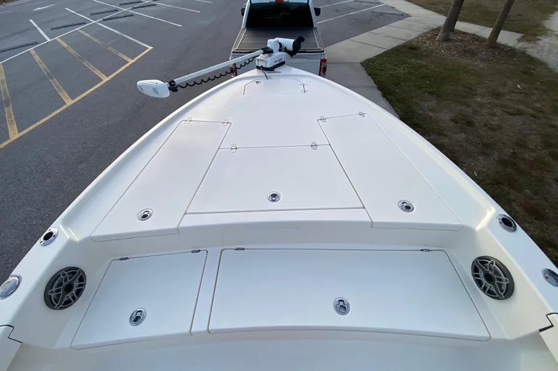  Yacht Photos Pics 2020 Pathfinder 2500 Hybrid boat deck with storage compartments and trolling motor.