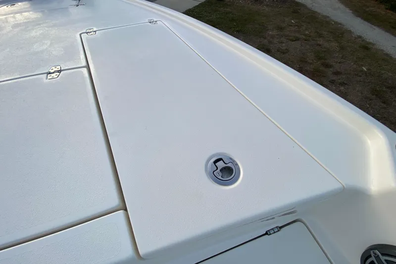  Yacht Photos Pics 2020 Pathfinder 2500 Hybrid boat deck with storage hatch and latch.