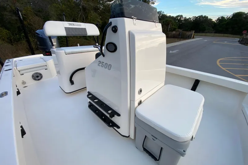  Yacht Photos Pics 2020 Pathfinder 2500 Hybrid boat interior with seating and console, parked outdoors.