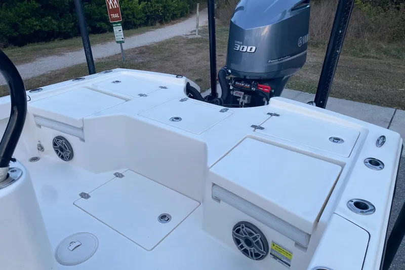  Yacht Photos Pics 2020 Pathfinder 2500 Hybrid boat with Yamaha 300 engine, docked near a trail sign.