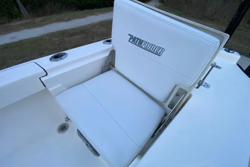  Yacht Photos Pics 2020 Pathfinder 2500 Hybrid boat seat with logo, featuring white upholstery.