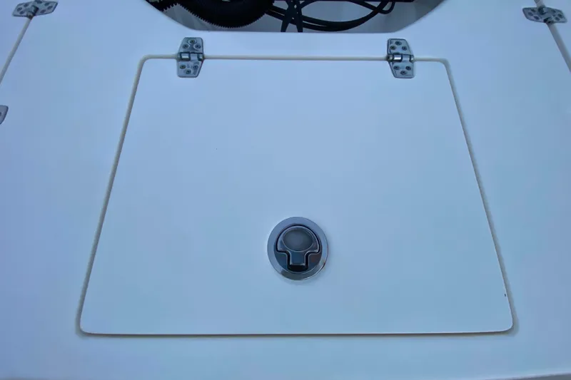  Yacht Photos Pics Hatch cover on 2020 Pathfinder 2500 Hybrid boat deck.