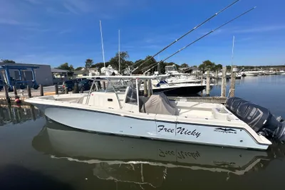Invincible 42 Center Cabin