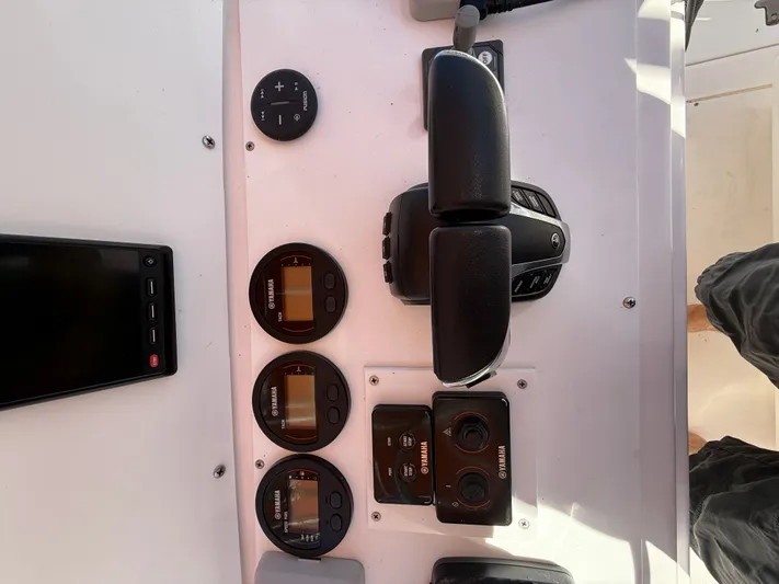  Yacht Photos Pics Boat controls with Yamaha instruments, Intrepid 356, year 2000.