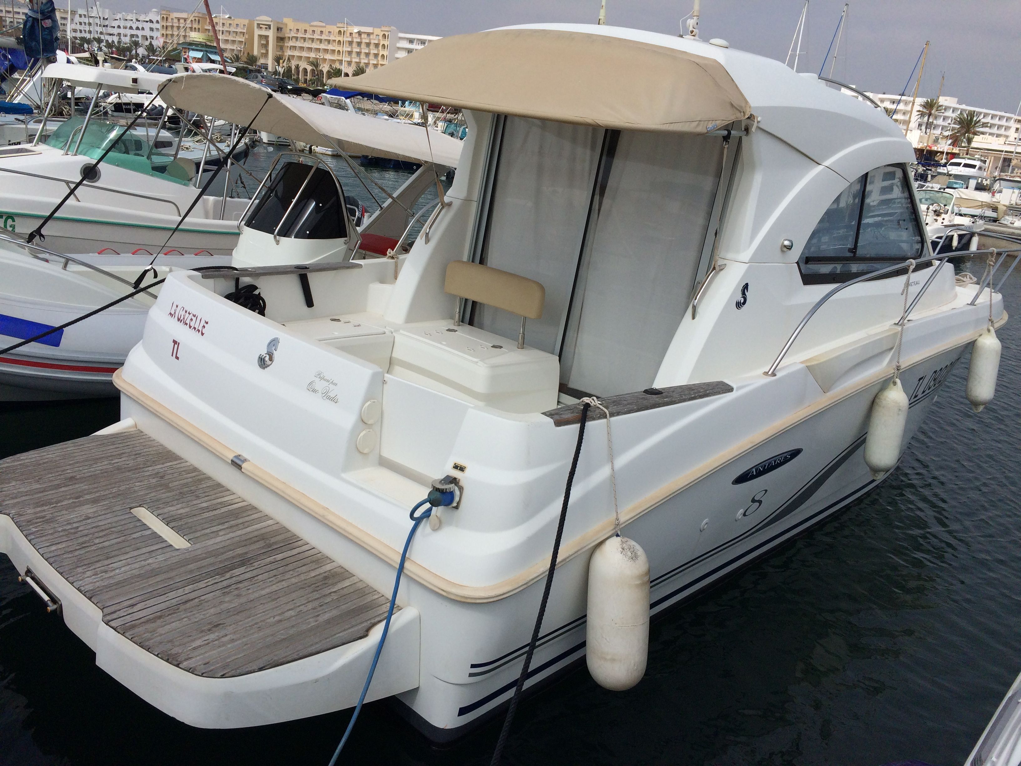 2009 Beneteau Antares 8