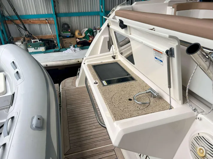 The Good Life Yacht Photos Pics 2018 Sea Ray 400 Sundancer yacht with outdoor kitchenette and seating area.