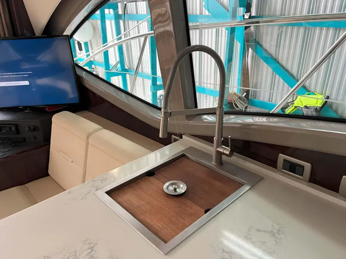 The Good Life Yacht Photos Pics Interior of 2018 Sea Ray 400 Sundancer yacht with modern sink and seating area.