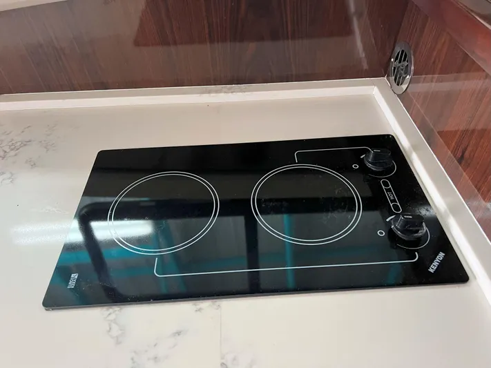 The Good Life Yacht Photos Pics Stovetop on 2018 Sea Ray 400 Sundancer yacht, featuring dual burners and sleek design.