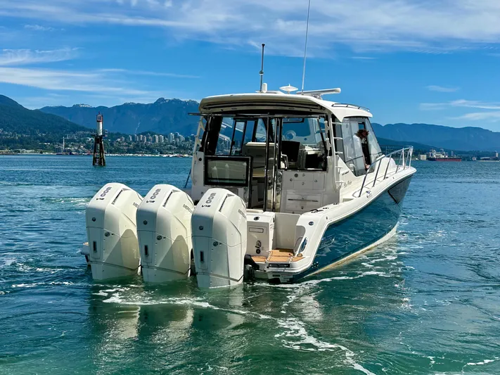 Blue Reeler Yacht Photos Pics 2023 Boston Whaler 405 Conquest boat with triple engines on open water.