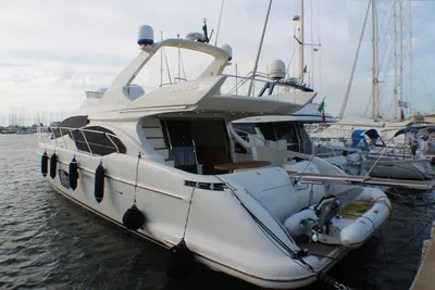 Azimut 62E