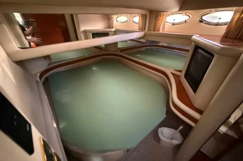  Yacht Photos Pics 1998 Sea Ray 480 Sedan Bridge interior with mirrored walls and porthole windows.