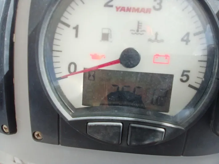 Red Robin Yacht Photos Pics STBD Engine Hrs.