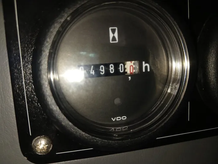 Red Robin Yacht Photos Pics GEN SET HOURS