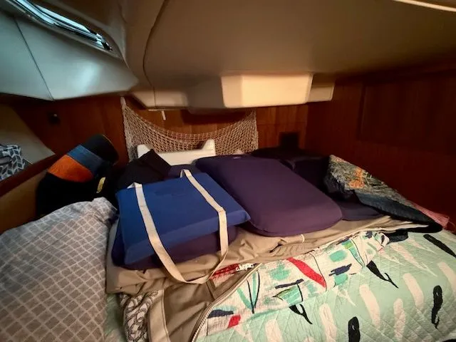 Sail A Vie Yacht Photos Pics Masters suite-Queen size IMG_1459.jpg