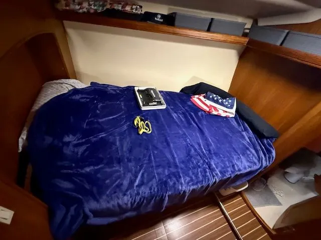 Sail A Vie Yacht Photos Pics Pullman berth IMG_1473.jpg