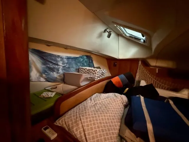 Sail A Vie Yacht Photos Pics Forward Pullman berthIMG_1460.jpg