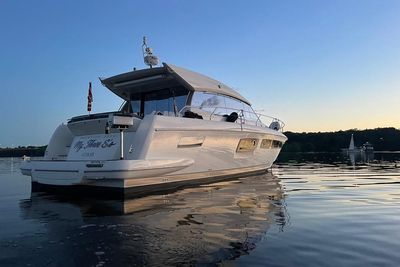Yacht