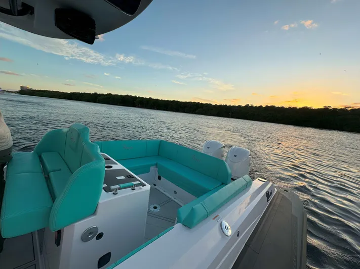  Yacht Photos Pics 2025 Ranieri CAYMAN 27.0 SPORT TOURING boat on water at sunset.