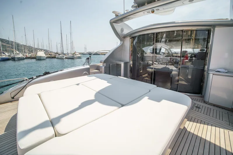 Ganache Yacht Photos Pics Luxurious 2005 Leopard 24 yacht with spacious sun deck and marina view.