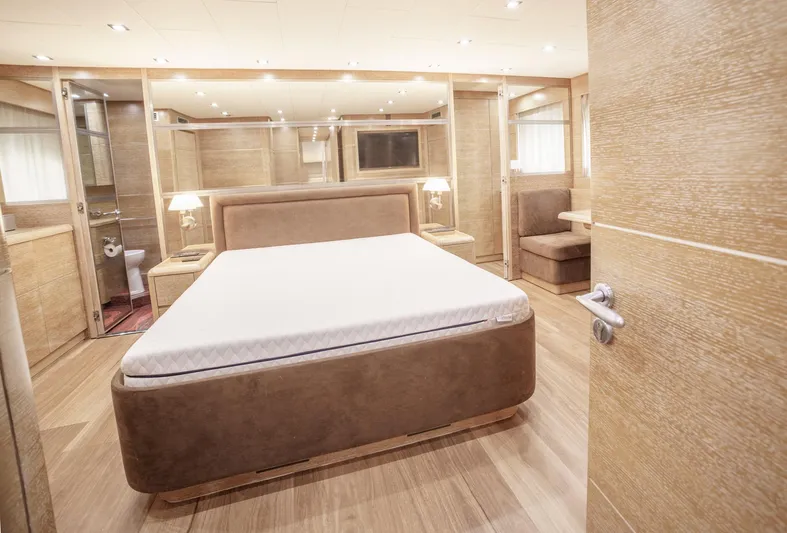 Ganache Yacht Photos Pics Luxurious bedroom interior on a 2005 Leopard 24 yacht, featuring a spacious bed and elegant decor.