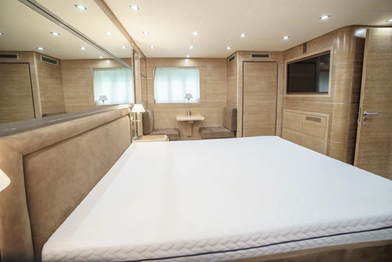 Ganache Yacht Photos Pics Luxurious bedroom interior in a 2005 Leopard 24 yacht, featuring modern design and elegant furnishings.