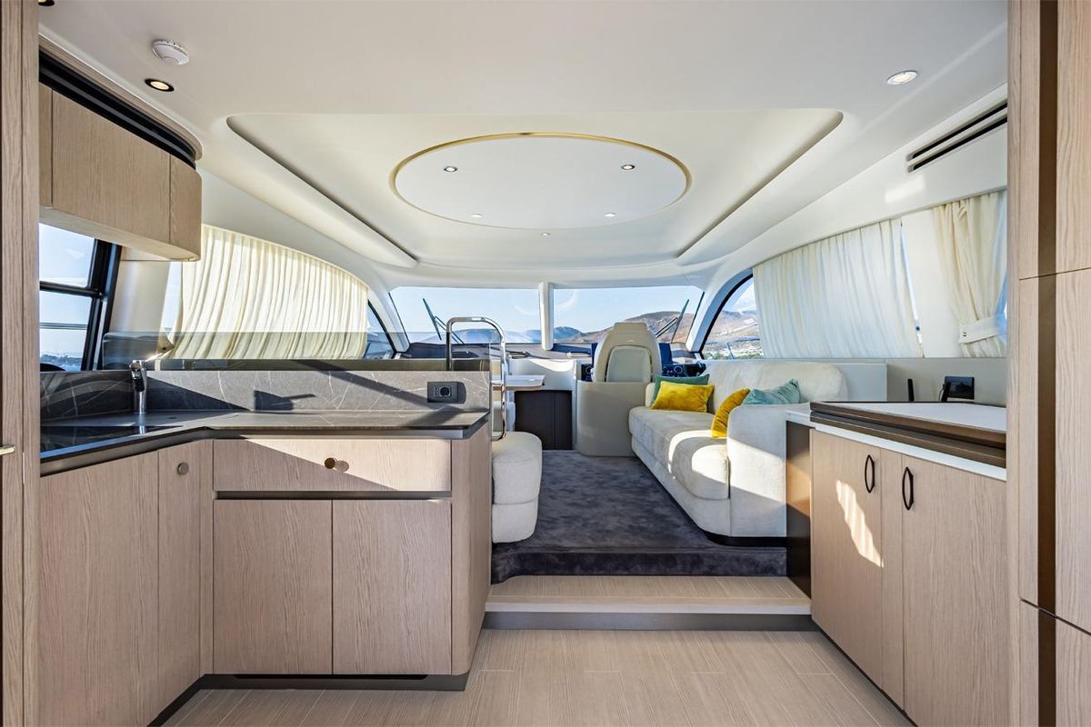 2023 Azimut 53 
