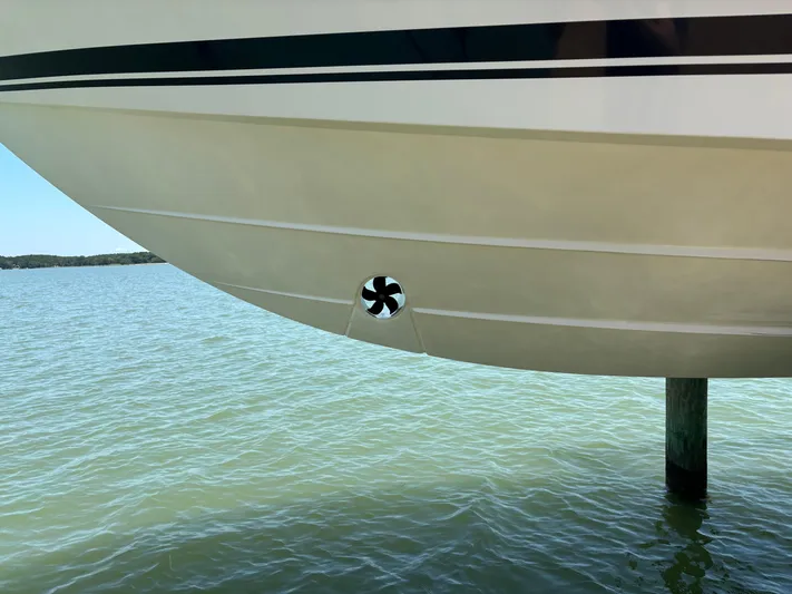  Yacht Photos Pics 2017 Pursuit DC 325 Dual Console boat hull with bow thruster, on calm water.