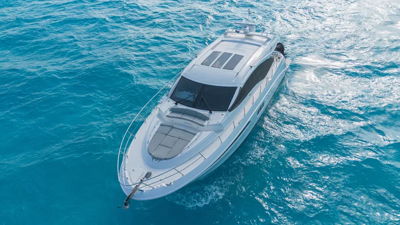 Wallys World Yacht Photos Pics 2017 Sea Ray L590 yacht cruising on clear blue water.