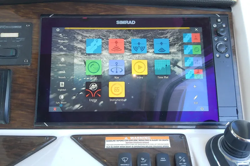  Yacht Photos Pics Simrad navigation display on 2019 Floe Craft 3950C Aquafina boat dashboard.
