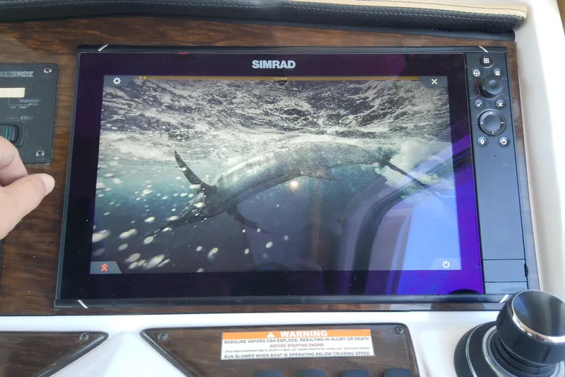  Yacht Photos Pics Simrad display on 2019 Floe Craft 3950C Aquafina showing underwater image.