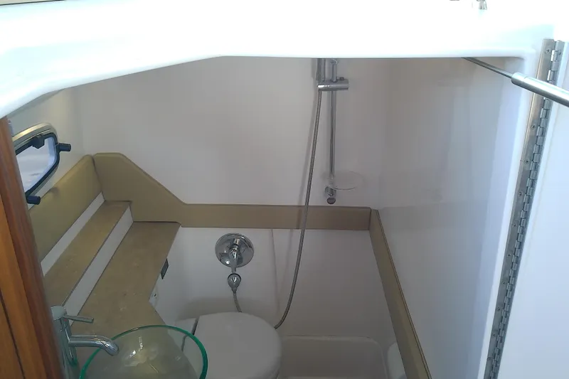  Yacht Photos Pics 2019 Floe Craft 3950C Aquafina boat bathroom with shower and sink.