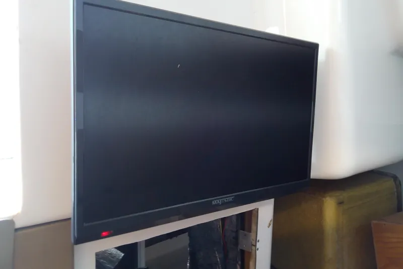  Yacht Photos Pics Flat-screen TV on a 2019 Floe Craft 3950C Aquafina boat interior.