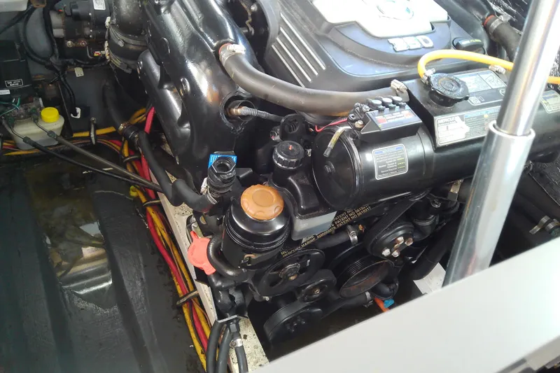  Yacht Photos Pics Engine of 2019 Floe Craft 3950C Aquafina boat, detailed view.