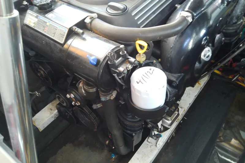  Yacht Photos Pics Engine of 2019 Floe Craft 3950C Aquafina boat, detailed view.