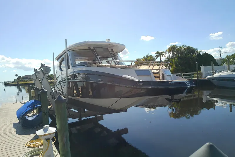  Yacht Photos Pics 2019 Floe Craft 3950C Aquafina boat docked on a sunny day.