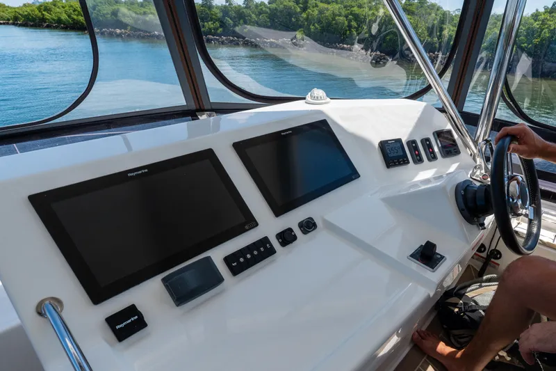 Breathe Yacht Photos Pics 