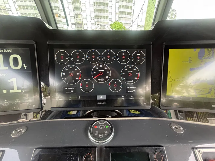  Yacht Photos Pics Dashboard of a 2016 Hydra-Sports 4200 Siesta with Garmin displays and navigation controls.