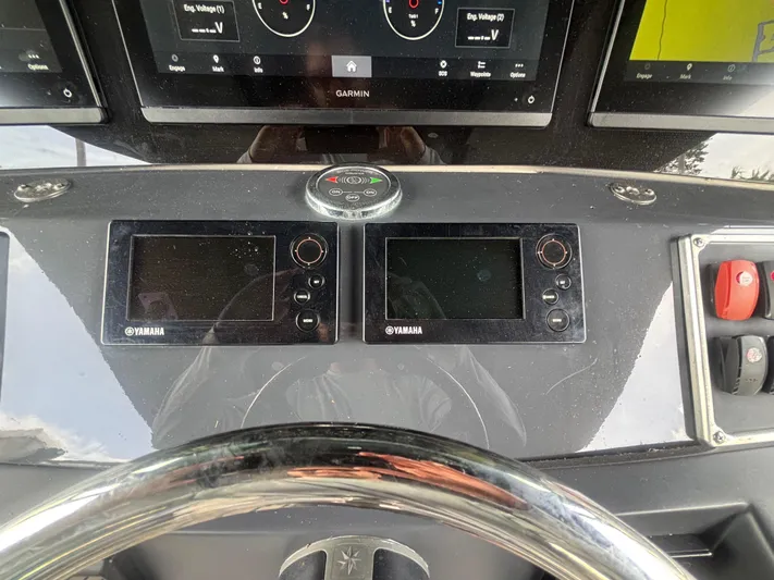  Yacht Photos Pics Control panel of a 2016 Hydra-Sports 4200 Siesta boat with Yamaha displays.