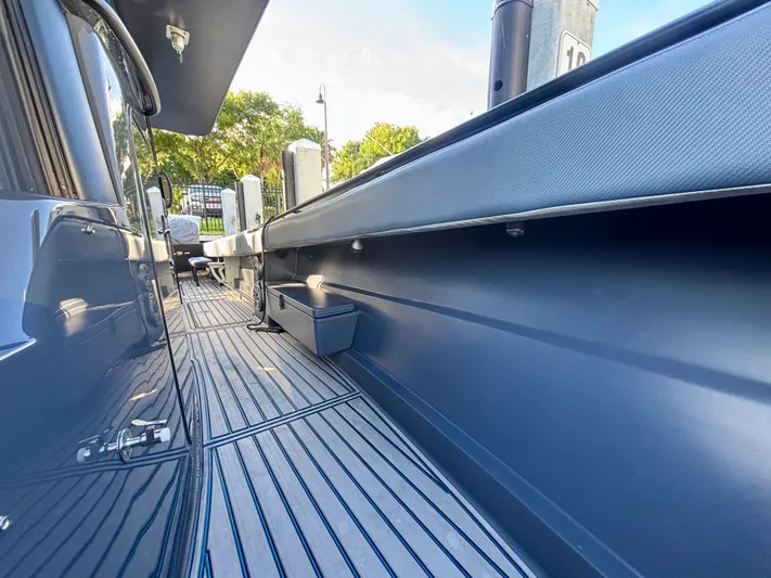  Yacht Photos Pics 2016 Hydra-Sports 4200 Siesta boat deck with sleek design and modern features.