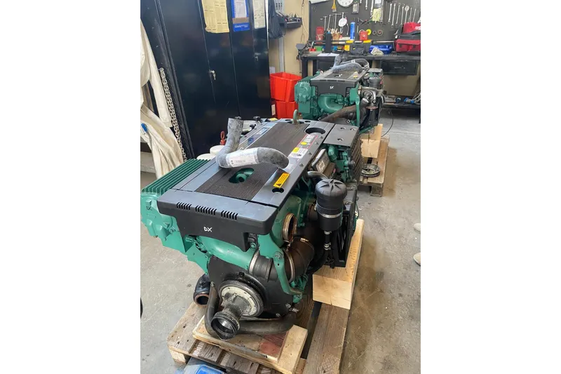  Yacht Photos Pics Engines for 2009 Cranchi Endurance 33 in a workshop setting.