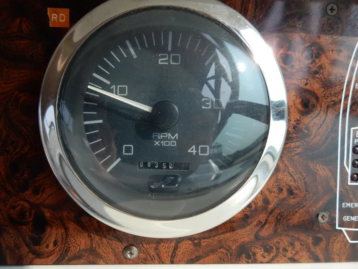 Sandi Yacht Photos Pics Tachometer of 1997 Sea Ray 450 boat, displaying RPM on a woodgrain dashboard.
