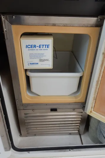 Sandi Yacht Photos Pics 