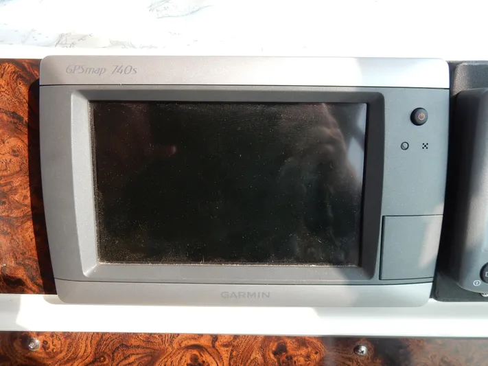 Sandi Yacht Photos Pics Garmin GPSmap 140s on 1997 Sea Ray 450 boat dashboard.