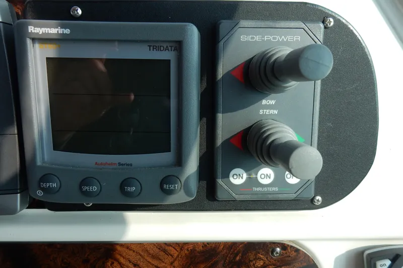 Sandi Yacht Photos Pics Control panel of a 1997 Sea Ray 450, featuring Raymarine Tridata and Side-Power controls.